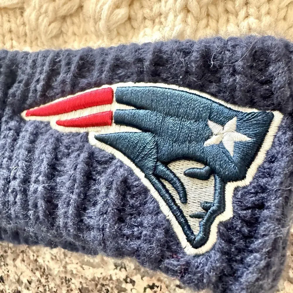 New England Patriots Womens Cable Knit Pom Beanie Cream Navy NFL NWT Winter Hat
